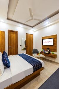 Hotel The King Palace Free Pick up From Nizamuddin Railway Station