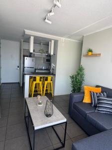 Luminoso estudio para 3 personas en Ovalle