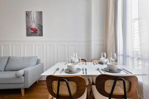 Elegant 3-room apartment near Foch Hospital & La Défense Paris