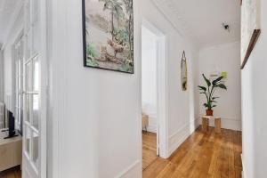 Elegant 3-room apartment near Foch Hospital & La Défense Paris