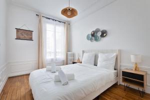 Elegant 3-room apartment near Foch Hospital & La Défense Paris