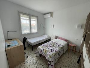 Grande villa familiale à 5 min des plages en voiture - 4 chambres - wifi - clim - stationnement facile - grande cour