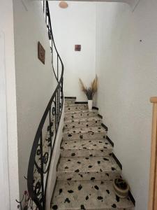 Grande villa familiale à 5 min des plages en voiture - 4 chambres - wifi - clim - stationnement facile - grande cour