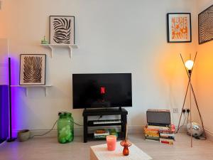 Central, Cozy and Stylish 2-Bed Apartment