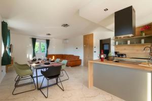 Apartment LUCAS with private pool