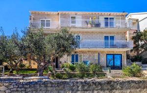 Nice Apartment In Lumbarda With House Sea View