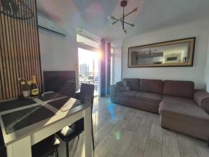 Palm Breeze - Las Americas