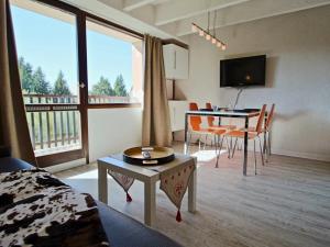 Studio cabine avec balcon et parking couvert - FR-1-340-141