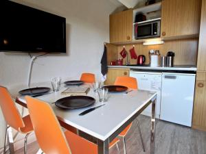 Studio cabine avec balcon et parking couvert - FR-1-340-141