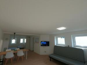 Newly built Hiloa studio apartment stylishly furnished