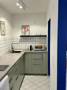 VibrantApt - Ruhig & Modern - 15 Min ins Zentrum - Küche - Privatparkplatz - Schnelles WLAN - Terrasse