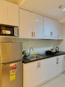 Le Luna Unit - Affordable Staycation near Airport & MOA with pool by Voyage Vista - Azure & Shore Staycation