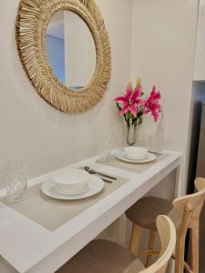 Le Luna Unit - Affordable Staycation near Airport & MOA with pool by Voyage Vista - Azure & Shore Staycation