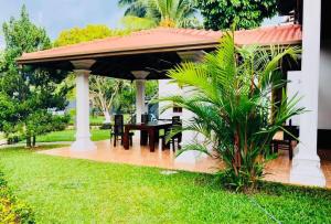 Villa Khiara & Sumali Hikkaduwa