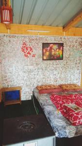 Shanti People Huts And Cafe