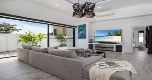 Stunning Pool Villa Curtis - 5 Bedrooms in the heart of Rawai