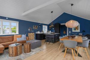 Modern 4BR Summerhouse with Sauna and Hot Tub