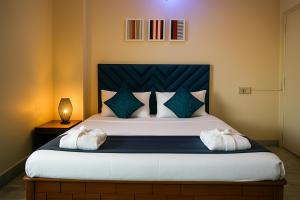 Rooftop Cityscape Inn