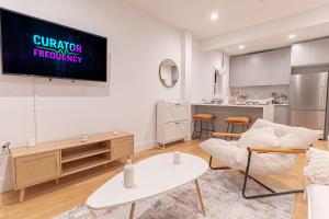 Modern & Min Brooklyn Gem w Balcony