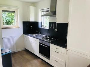 Theislandlife Vakantiehuis met privé jacuzzi en 3 B&B kamers