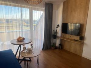Apartament Niebieski Centrum Sarbinowo w budynku z restauracją, BASEN ZEWNĘTRZNY, PARKING W CENIE