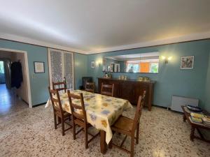 Maison confortable avec grand jardin