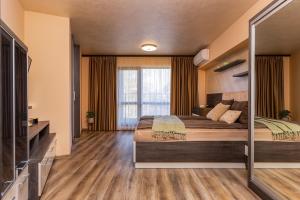 Warm and Spacious 1BR Apt - Brownie