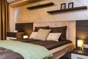 Warm and Spacious 1BR Apt - Brownie