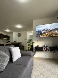 3 beds 2 bath apartment minutes walk from the beach