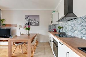 Kwartał Kamienic Old Town view by Elite Apartments