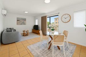 Strand Beachfront 1 Bedroom Townsville