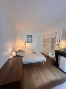 Real Parisian apartment with 2 bedrooms and AC