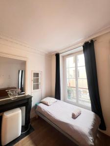 Real Parisian apartment with 2 bedrooms and AC