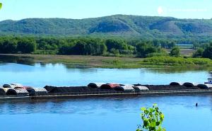 Family-Friendly Cottage Rental along the Mississippi River near Big Lake, Iowa