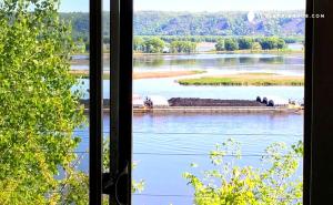 Family-Friendly Cottage Rental along the Mississippi River near Big Lake, Iowa