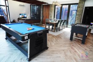 Christmas Pool Villa for 16 Guests by Hostahome