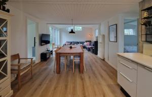 Beautiful Home In Hjørring With Wifi