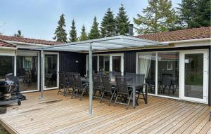 Awesome Home In Væggerløse With Sauna