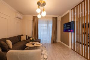 Soft Elegance by Blvd 51B7 - Modern Apartment with Refined Comfort