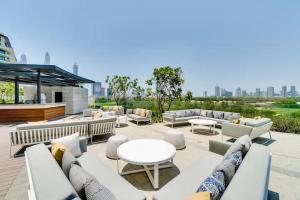 Vogue Vacation Homes, Emirates Hills, Vida The Hills Residence near Marina and JBR, Three Bedroom Apartment with Balcony and Golf Club View, Access toAmenities