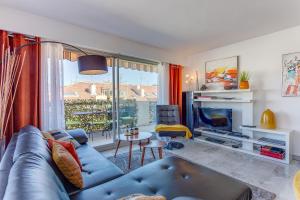 FRANCIA AZUR AP4483 by RIVIERA HOLIDAY HOMES