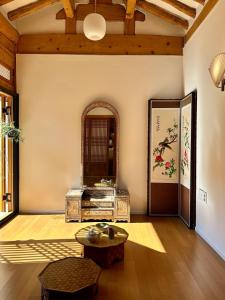 seoul hanok stay moonee