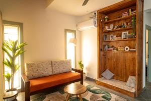 Ahrin House-entire villa with kitchen and parking