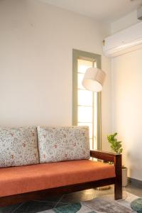 Ahrin House-entire villa with kitchen and parking