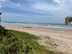 Casa Pé na Areia in Flamengo Beach - Ampla