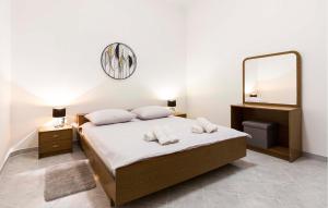 Lovely Apartment In Bale With Wifi