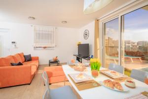 Apartman Oliva and Studio Delux for a family with swiming pool, free parking, terace with view at the sea