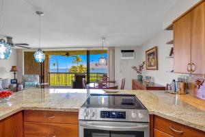 Maui Sunset B319: Ocean view 2BR condo in North Kihei, perfect for families.