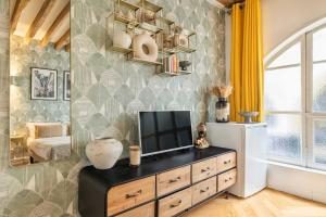 Historical apartment in the heart of Paris -7