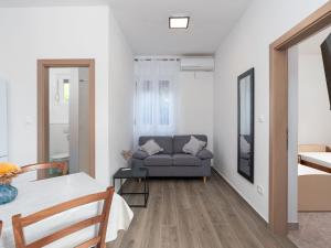 Apartment Vesela-4 by Interhome